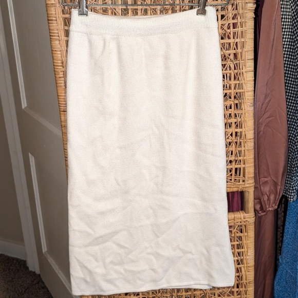 Knit White Sweater Skirt w Slit - Picture 2 of 6